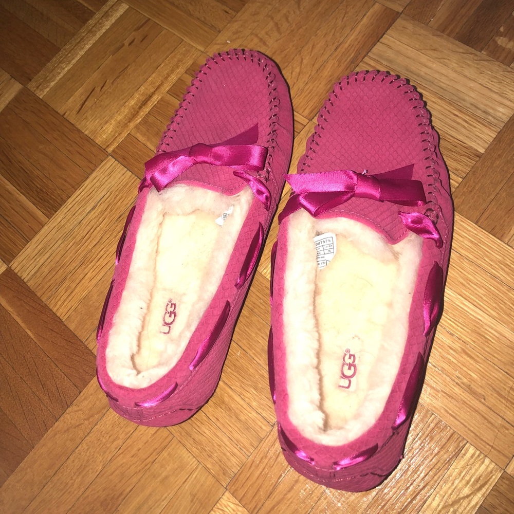 Pink Dakota Ugg Slippers NEVER BEEN WORN brand new